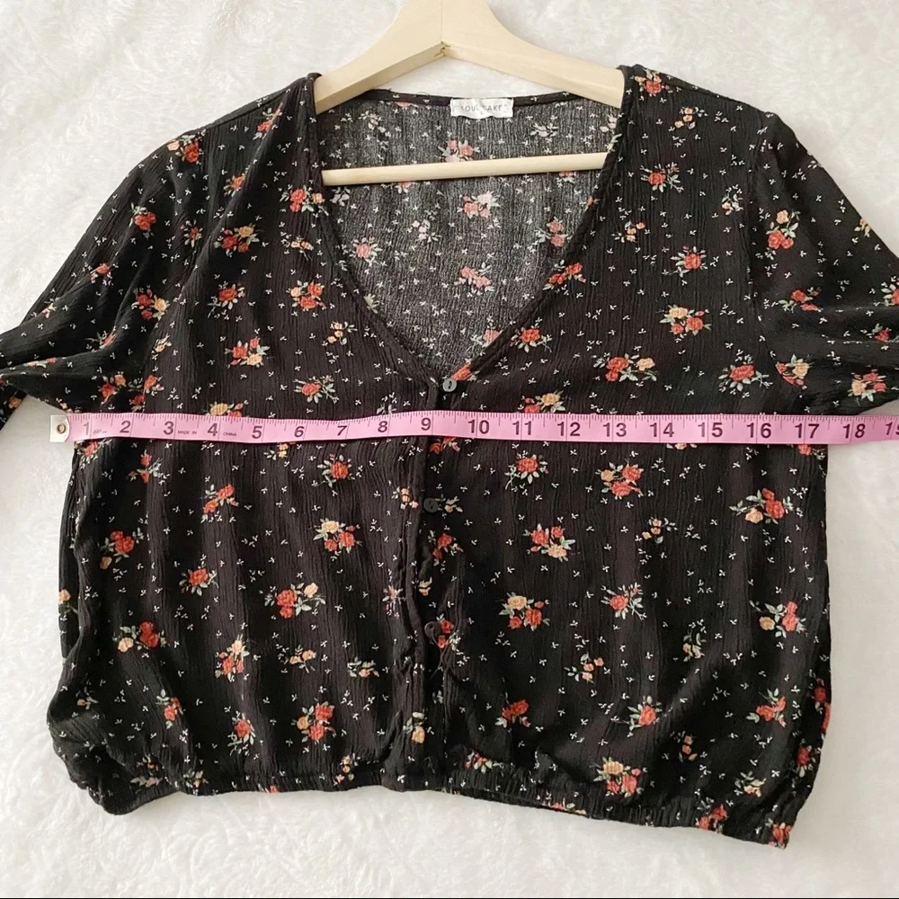 Floral Button Down Cropped Top - Picture 5 of 10